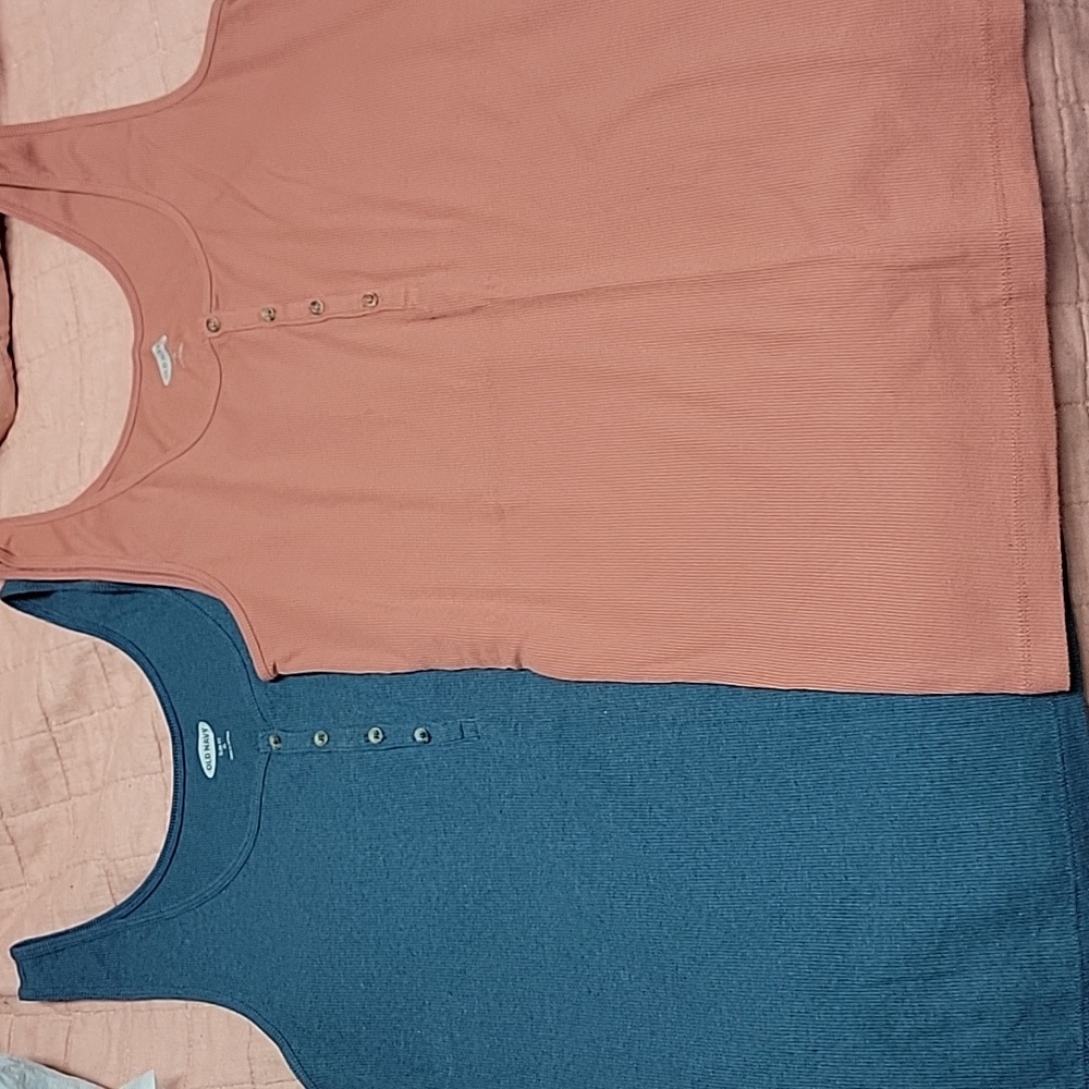 2 old navy tanks. NWOT
